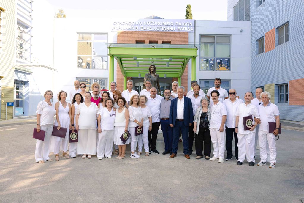Ο Δήμαρχος της Ερμιόνης κος. Γιάννης Γεωργόπουλος με την χορωδία και τηνμπάντα του Δήμου Ερμιονίδας