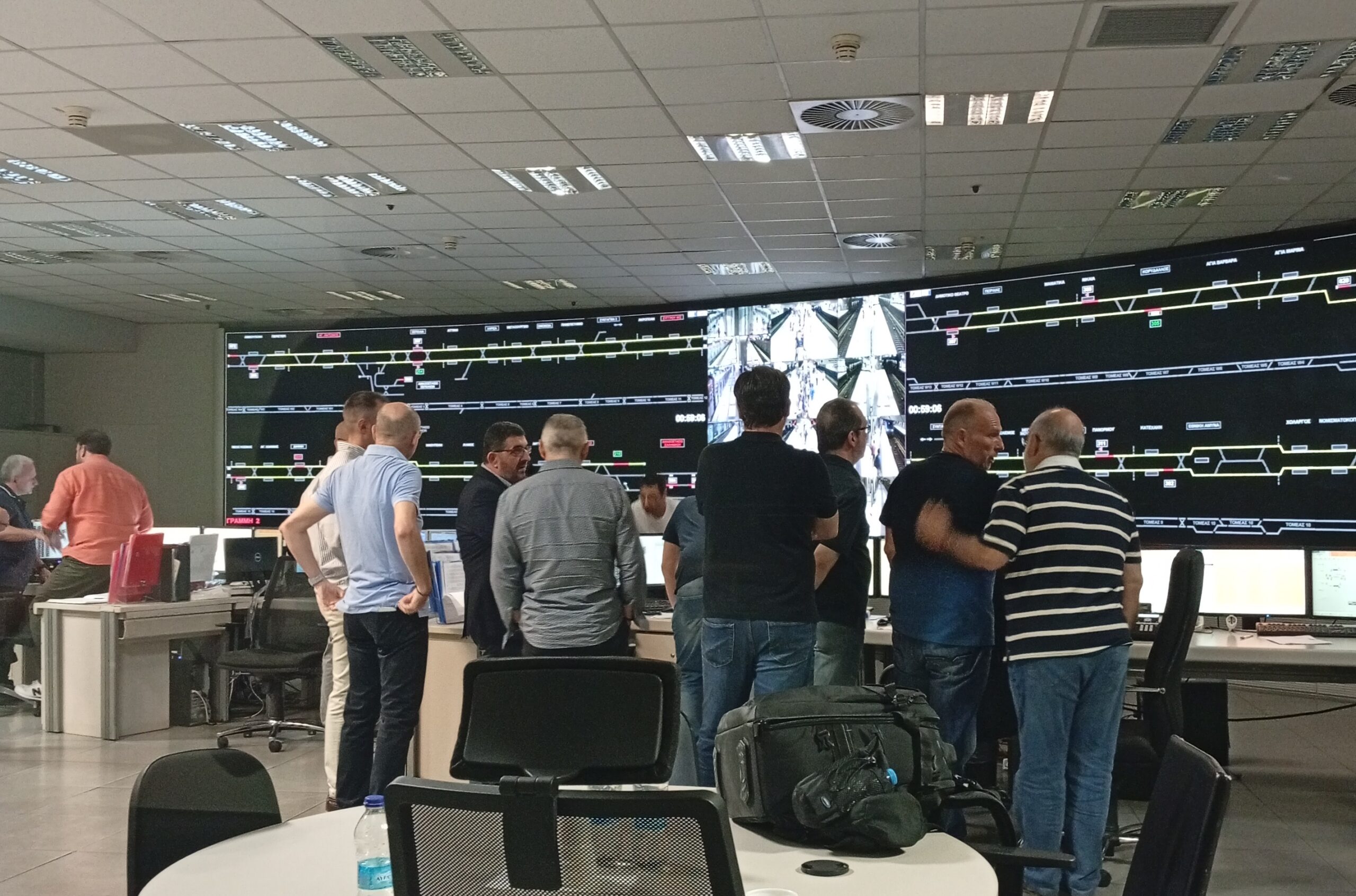 Ο αναπληρωτής υπουργός Μεταφορών Κωνσταντίνος Κυρανάκης στο Κέντρο Ελέγχου Λειτουργίας του μετρό στο Σύνταγμα το Σάββατο 5/7