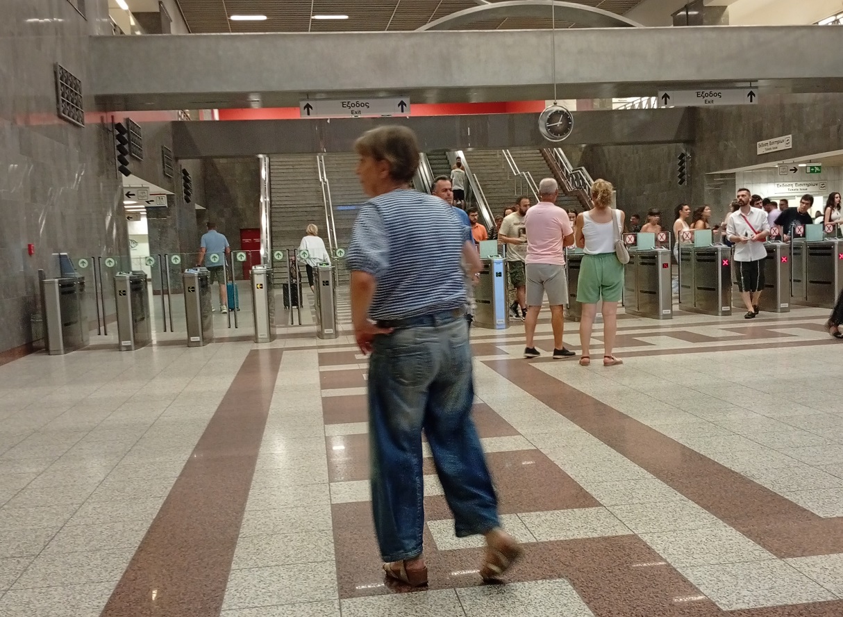 επιβάτες μετρό