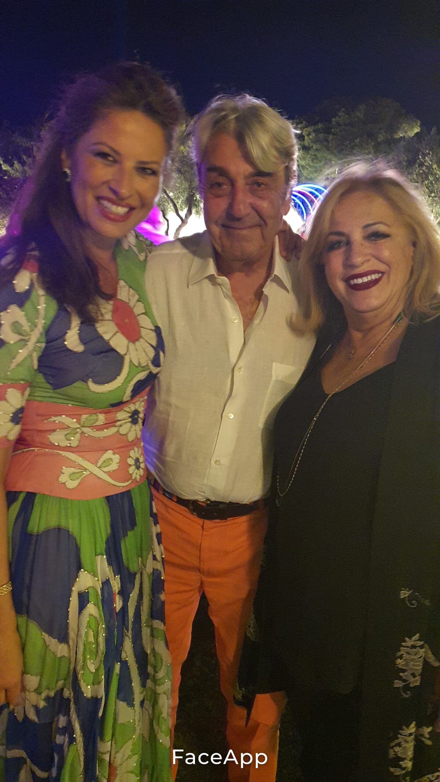 Elena και Alberto Cortina, Βίκυ Παλαιολόγου