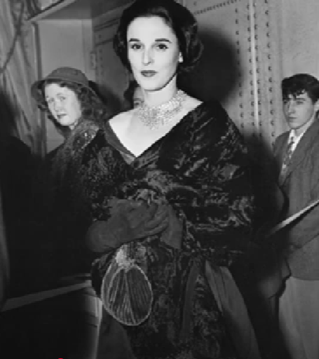 (photo credit : One fashion question -youtube "Babe Paley: The Enigmatic Swan of Truman Capote" )