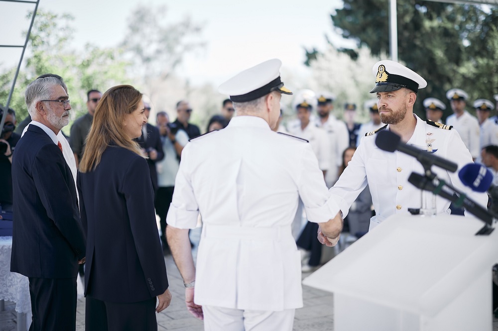 Ο Κυριάκος Μητσοτάκης σε εκδήλωση για τη δωρεά καταδυτικών ρολογιών χειρός στο προσωπικό της Διοίκησης Υποβρυχίων Καταστροφών