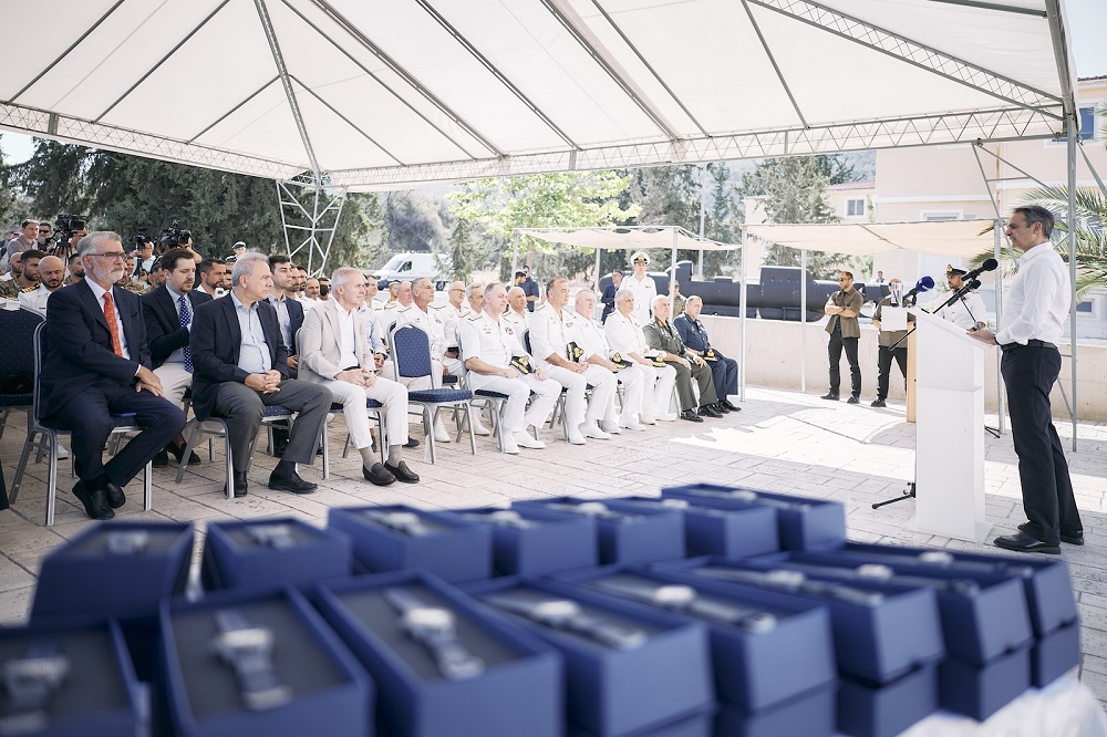 Ο Κυριάκος Μητσοτάκης σε εκδήλωση για τη δωρεά καταδυτικών ρολογιών χειρός στο προσωπικό της Διοίκησης Υποβρυχίων Καταστροφών