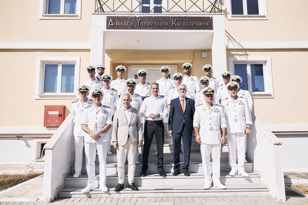 Ο Κυριάκος Μητσοτάκης σε εκδήλωση για τη δωρεά καταδυτικών ρολογιών χειρός στο προσωπικό της Διοίκησης Υποβρυχίων Καταστροφών