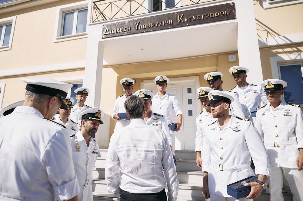 Ο Κυριάκος Μητσοτάκης σε εκδήλωση για τη δωρεά καταδυτικών ρολογιών χειρός στο προσωπικό της Διοίκησης Υποβρυχίων Καταστροφών