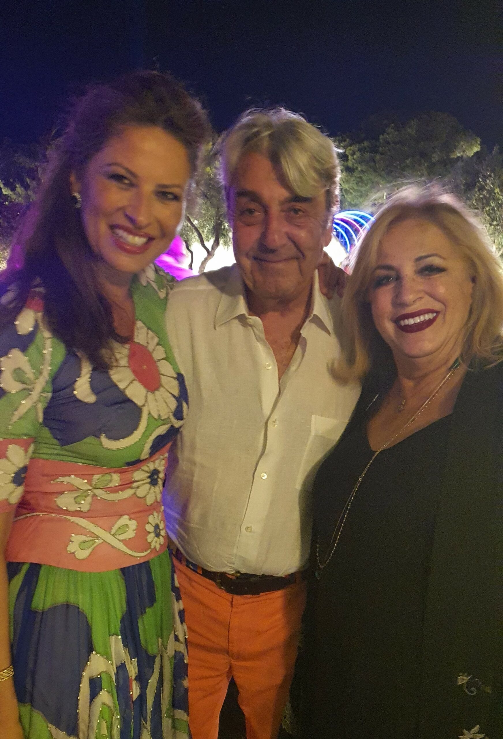 Elena Cue-Cortina, Alberto Cortina, Βίκυ Παλαιολόγου