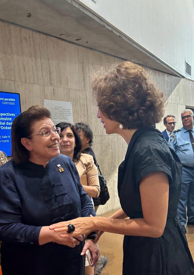 Η υπουργός Πολιτισμού Λίνα Μενδώνη δέχεται τα συγχαρητήρια από την γενική διευθύντρια της UNESCO Ωντρέ Αζουλέ