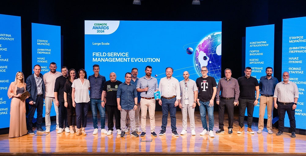 Βραβείο στην κατηγορία “Large Scale” έλαβε το έργο “Field Service Management Evolution” από τους κ.κ Κώστα Νεμπή, Πρόεδρο και Διευθύνοντα Σύμβουλο Ομίλου ΟΤΕ, Παναγιώτη Γαβριηλίδη, Chief Commercial Officer Consumer Segment Ομίλου ΟΤΕ και Γιώργο Τσώνη, Chief Officer Τεχνολογίας Ομίλου ΟΤΕ