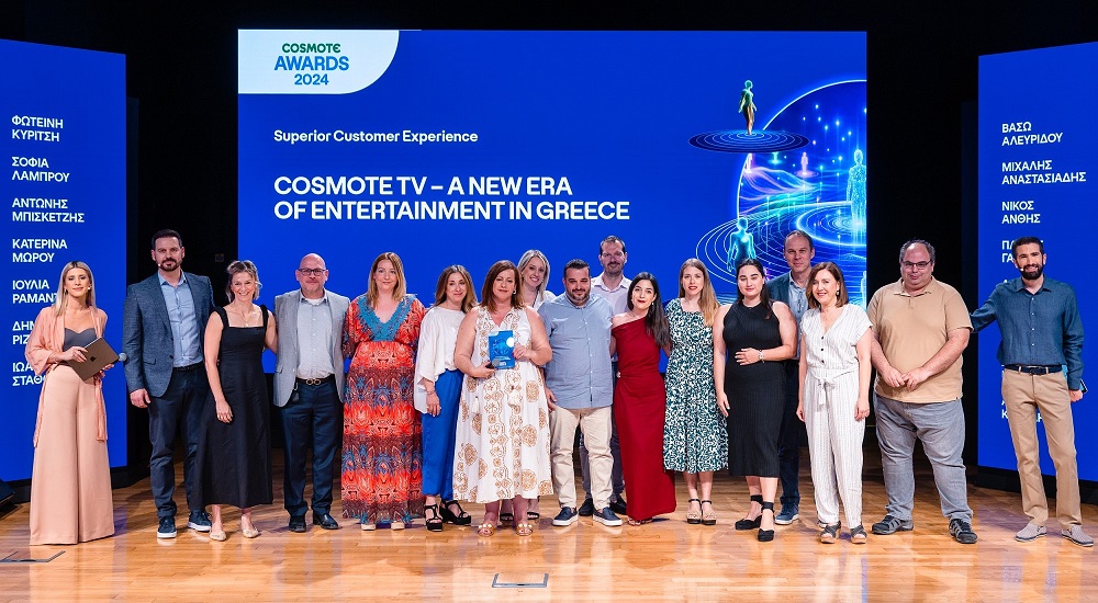 H ομάδα της COSMOTE TV έλαβε 1o βραβείο στην κατηγορία “Superior Customer Experience” μαζί με τους κ.κ Κώστα Νεμπή, Πρόεδρο και Διευθύνοντα Σύμβουλο Ομίλου ΟΤΕ, Δημήτρη Μιχαλάκη, Chief of Corporate Communications, Sustainability και Channel Productions Ομίλου ΟΤΕ και Πάνο Τσιαντούλα, Chief Human Resources Officer Ομίλου ΟΤΕ