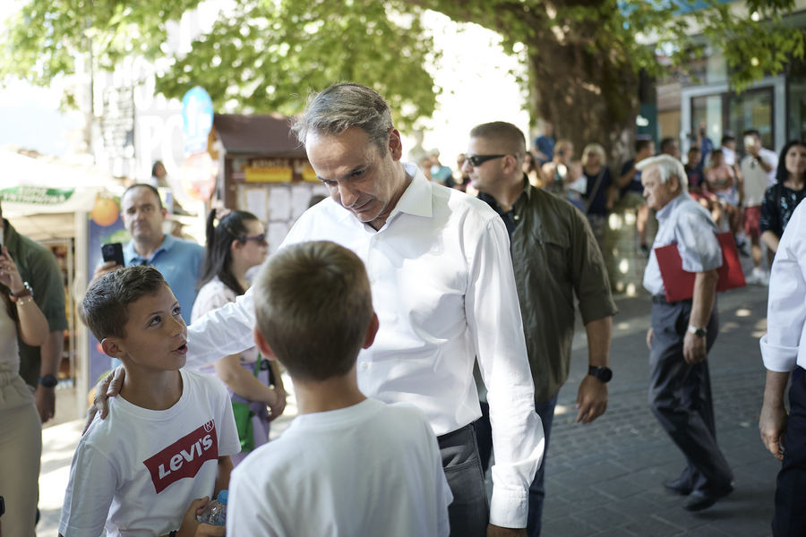 O Κυριάκος Μητσοτάκης στο Καρπενήσι