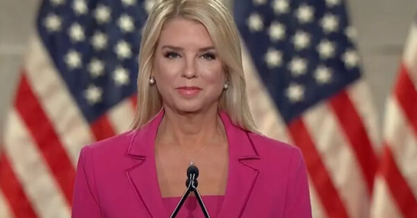 Η υπουργός Δικαιοσύνης Των ΗΠΑ Παμ Μπόντι