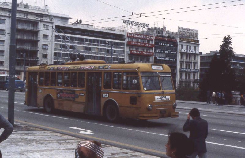 Τρόλεϊ στους δρόμους της Αθήνας (1981). Πηγή: Wikimedia