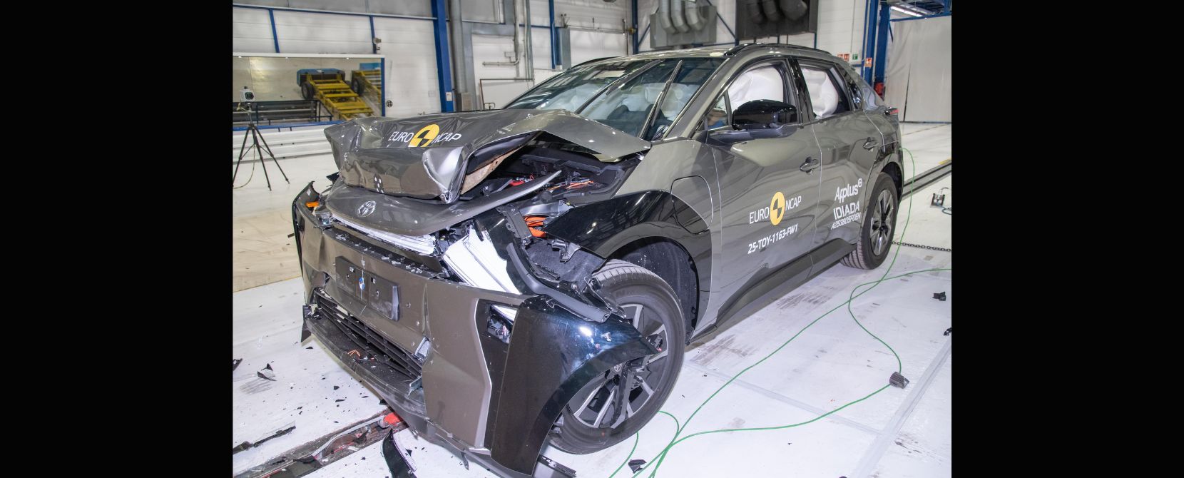 Toyota bZ4X: Κορυφαία ενεργητική και παθητική ασφάλεια (video)