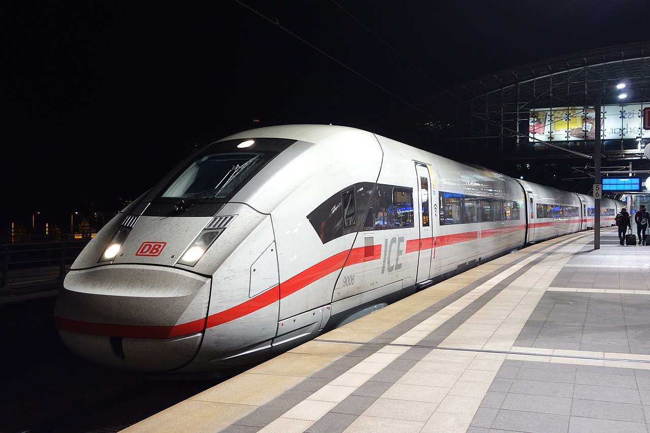 ICE 4 Berlin Hauptbahnhof, Deutsche Bahn. Πηγή: Wikipedia