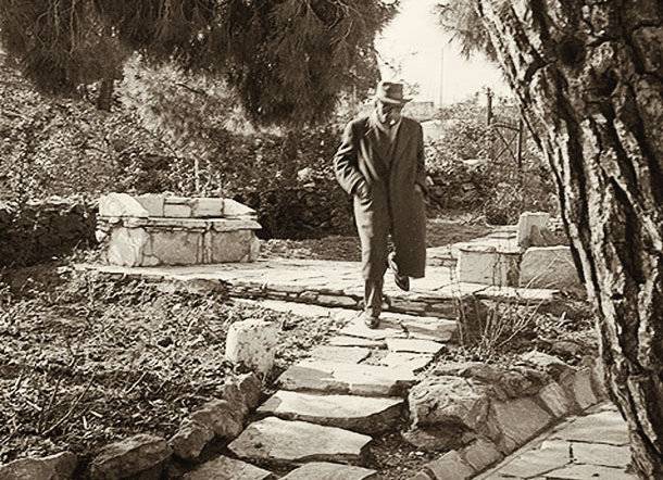 Ο Δημήτρης Πικιώνης