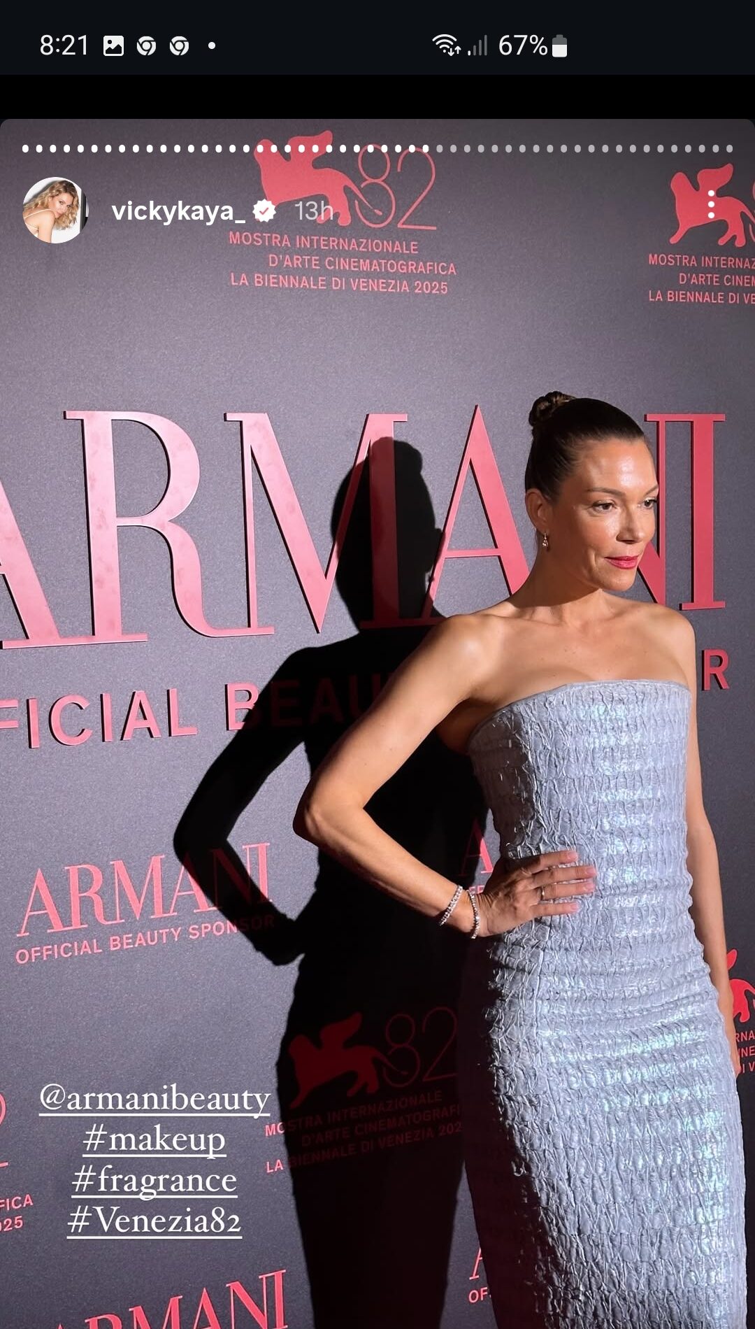 Η Βίκυ Καγιά στο Κόκκινο Χαλί για την Armani Beauty