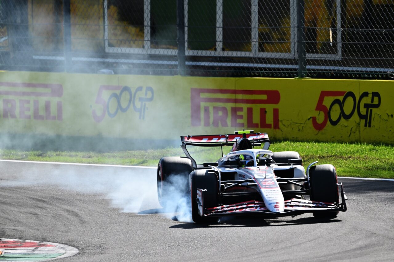 MONZA, ITALY - SEPTEMBER 06: Oliver Bearman of Great Britain driving the (87) Haas F1 VF-25 Ferrari locks a wheel under braking during qualifying ahead of the F1 Grand Prix of Italy at Autodromo Nazionale Monza on September 06, 2025 in Monza, Italy. (Photo by Michael Potts/LAT Images)