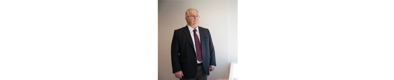 Σκεύος Πουλλάς Νευροχειρουργός, Διευθυντής Β' Νευροχειρουργικής Κλινικής του Metropolitan General