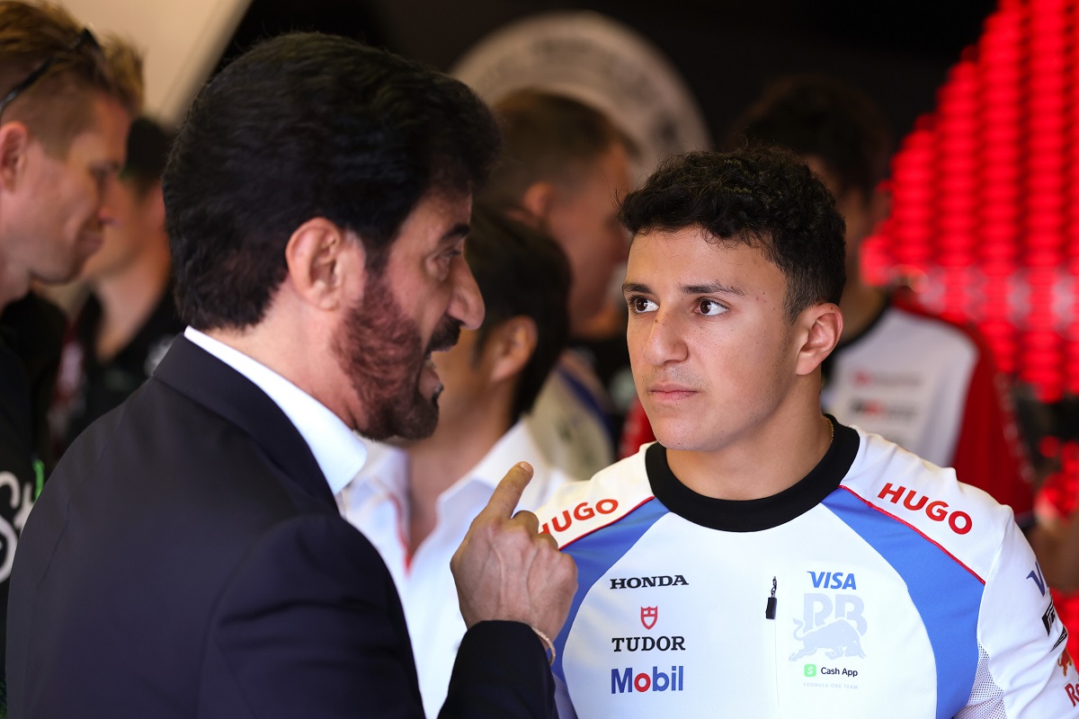 Ο πρόεδρος της FIA, μπιν Σουλαγιέμ, δασκαλεύει τον Χάτζαρ