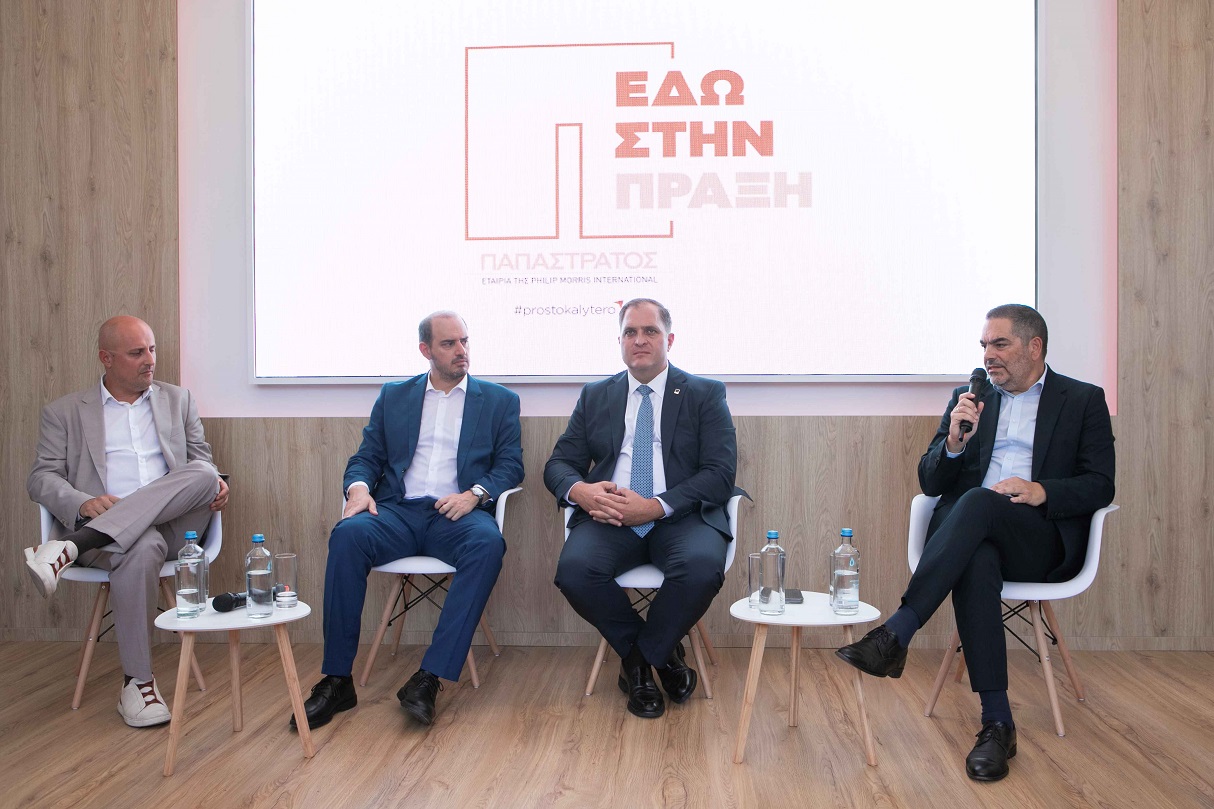 Ο δημοσιογράφος, Τάσος Ζάχος, ο Υφυπουργός Εθνικής Οικονομίας & Οικονομικών, Γιώργος Κώτσηρας, ο Διοικητής της ΑΑΔΕ, Γιώργος Πιτσιλής, και ο Αντιπρόεδρος της Παπαστράτος, Ιάκωβος Καργαρώτος