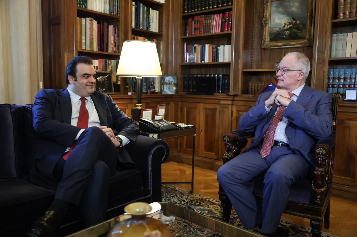 Ο Κυριάκος Πιερρακάκης με τον Κωνσταντίνο Τασούλα