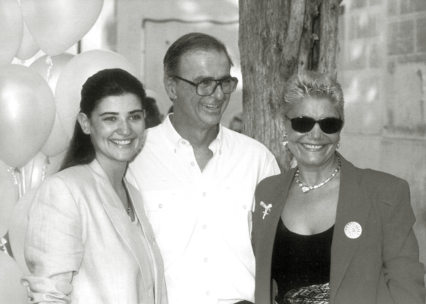 Η Μαρινέλλα με τον σύζυγό της και την κόρη της Τζωρτζίνα. Πηγή: «ΜΑΡΙΝΕΛΛΑ - ΟΙ ΝΥΧΤΕΣ ΠΟΥ ΕΓΙΝΑΝ ΜΕΣΗΜΕΡΙΑ» του Γιάννη Ξανθούλη, Εκδόσεις Διόπτρα 