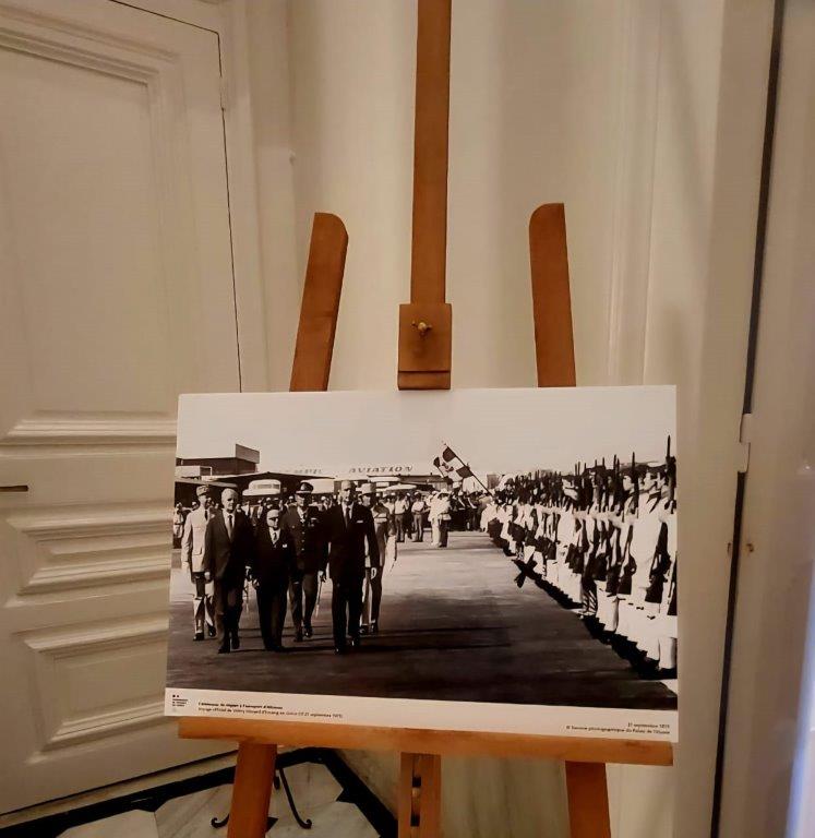Μερικά από τα εκθέματα στη Γαλλική Πρεσβεία