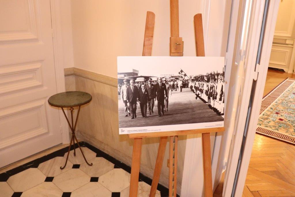 Μερικά από τα εκθέματα στη Γαλλική Πρεσβεία
