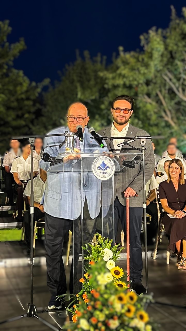 Ομιλία Καπετάν Παναγιώτη Ν. Τσάκου. Δεξιά: κ. Παναγιώτης Ν. Τσάκος, ο νεότερος.