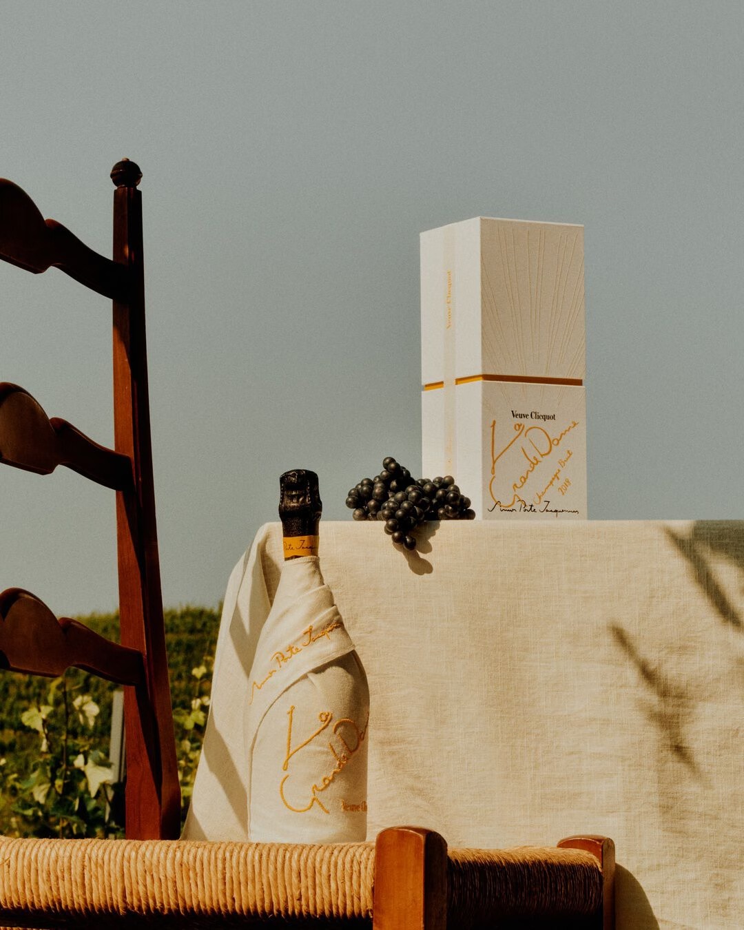 Collector’s alert: Η Veuve Clicquot ενώνει δυνάμεις με τον Simon Porte Jacquemus
