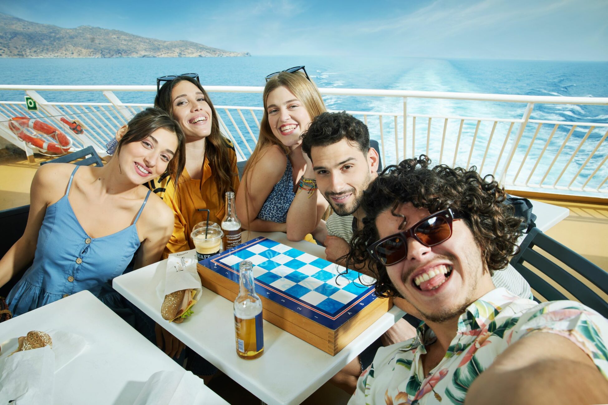 Φθινόπωρο στο Αιγαίο με τη Blue Star Ferries