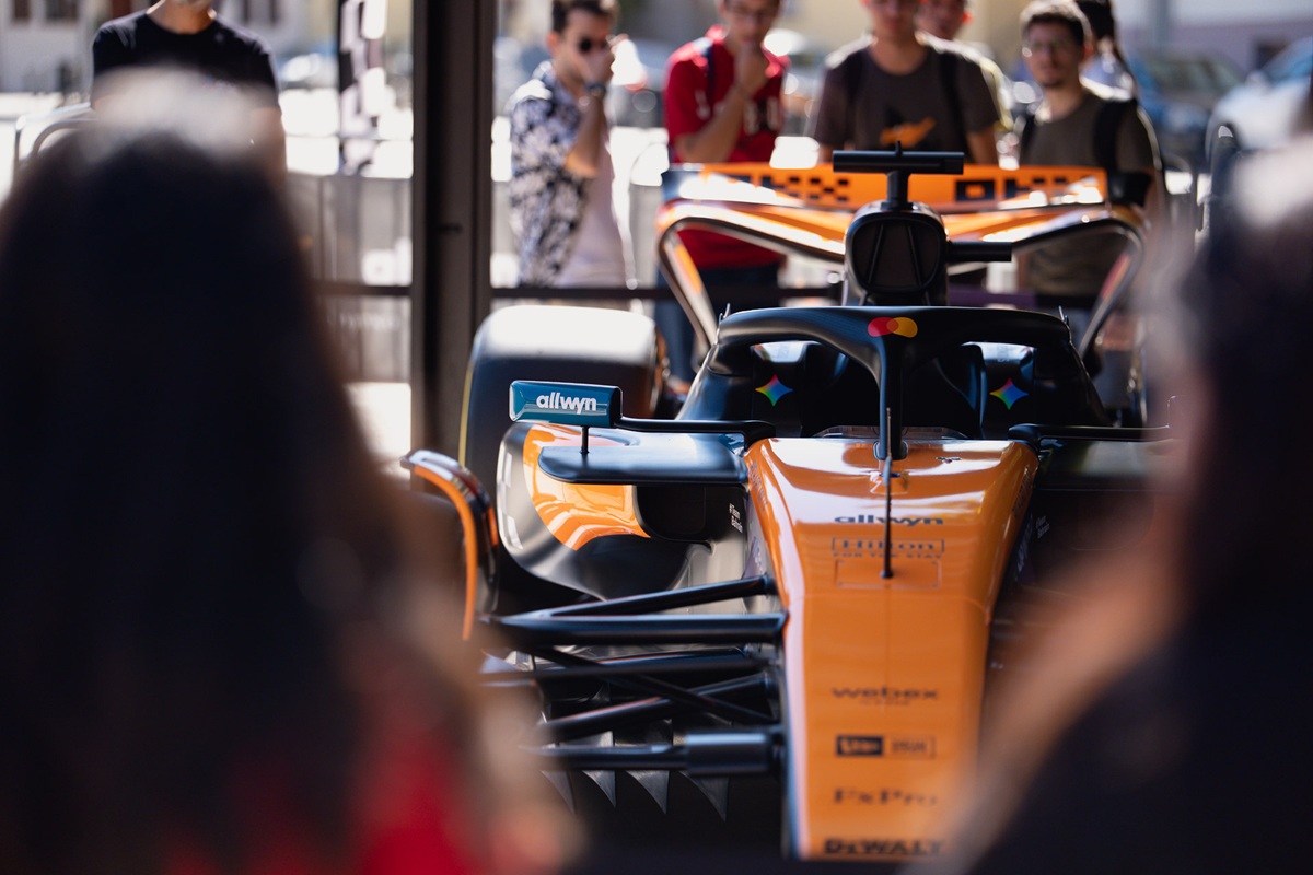 Το εντυπωσιακό showcar της McLaren F1 Team