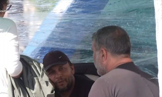 Δεν θα μπορούσε να λείψει ο... αγωνιστής Μπισμπίκης από το Σύνταγμα