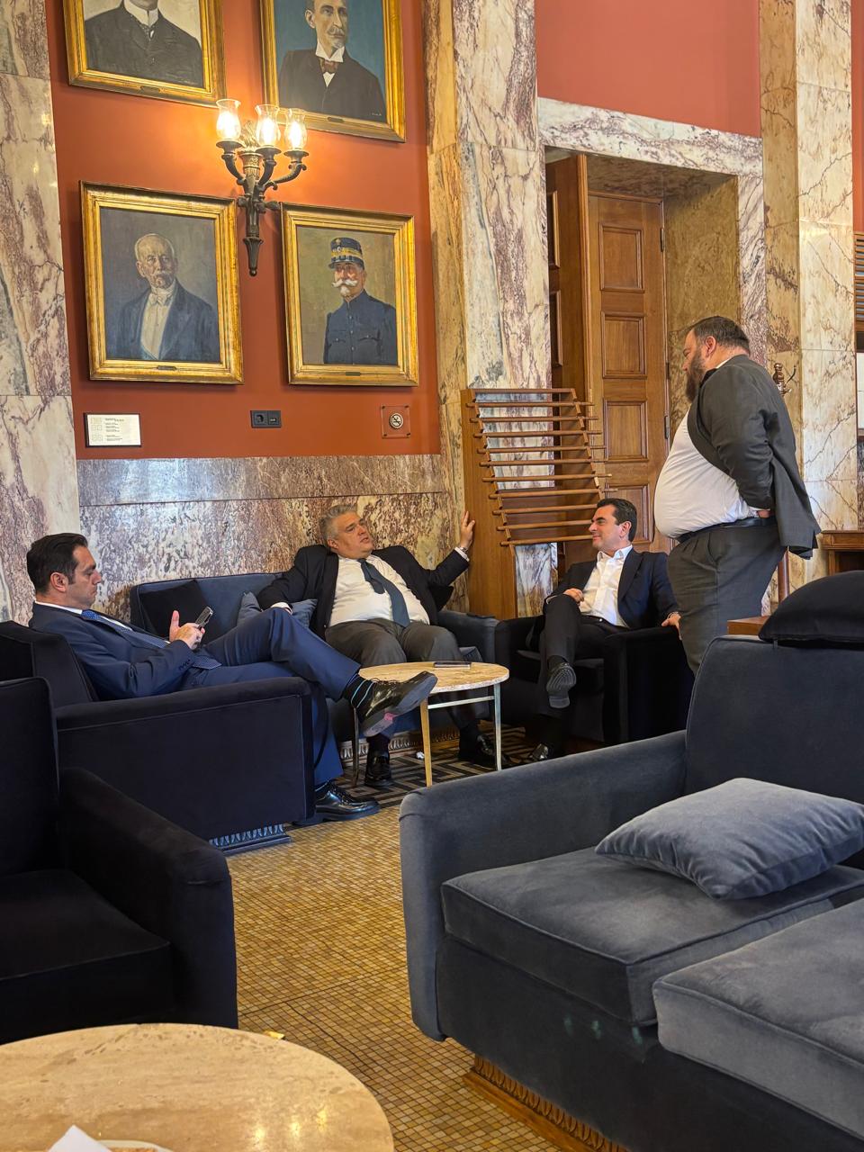Κώστας Σκρέκας με βουλευτές