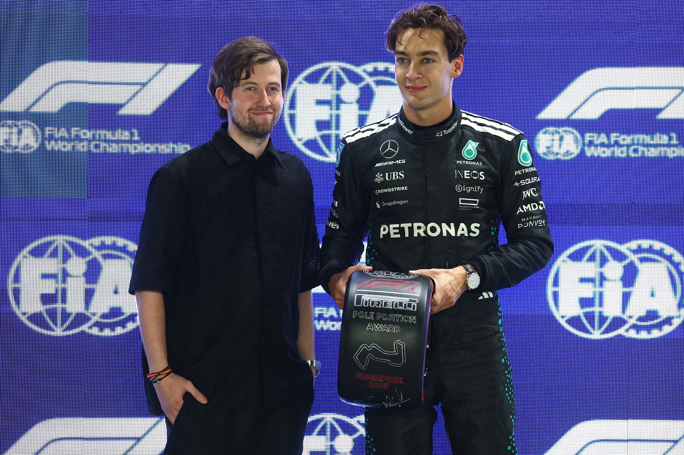 Το Βραβείο Pirelli Pole Position Awards απονεμήθηκε στον Ράσελ από τον Άλαν Γουόκερ.