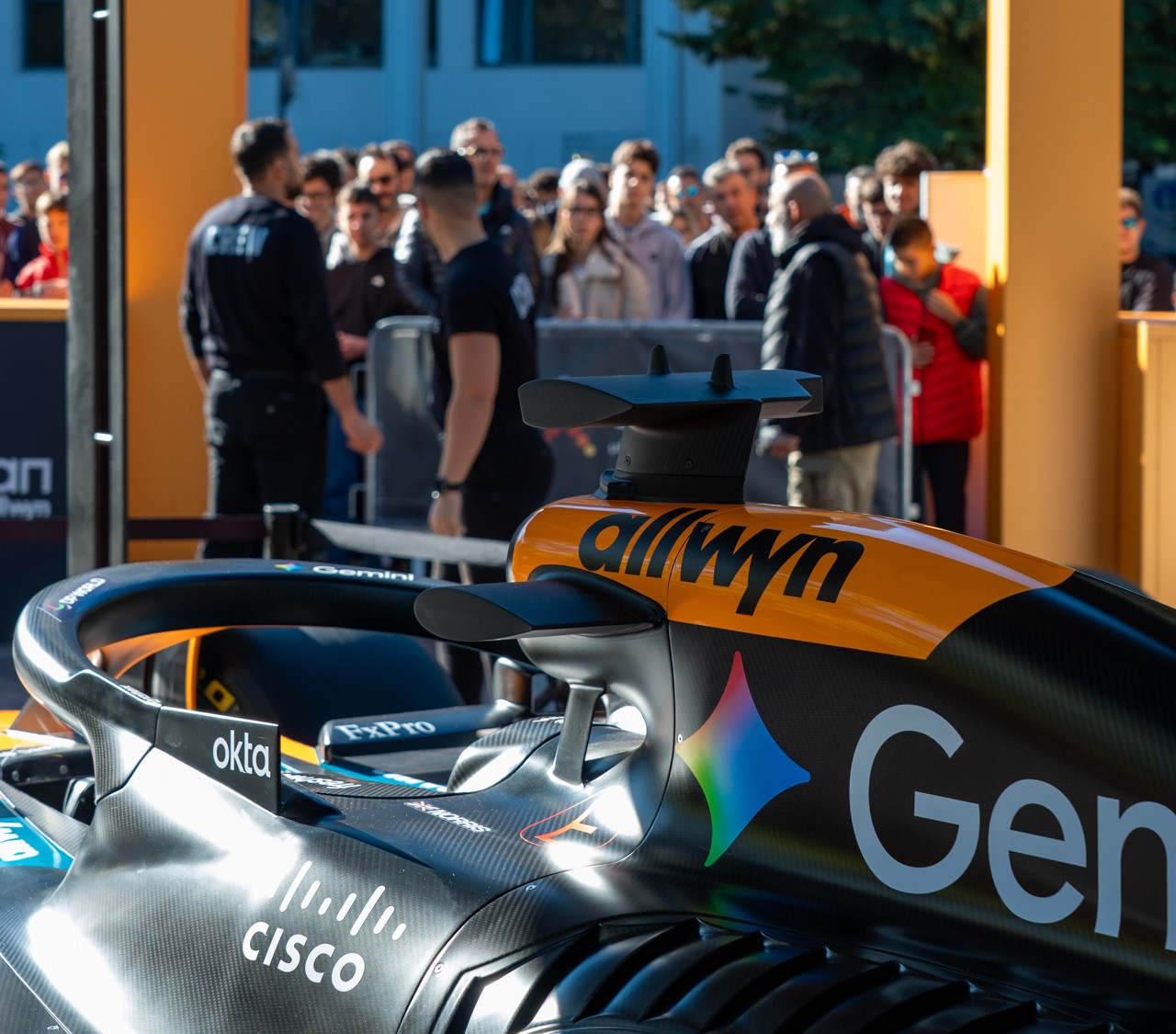 Το εντυπωσιακό showcar της McLaren F1 Team.