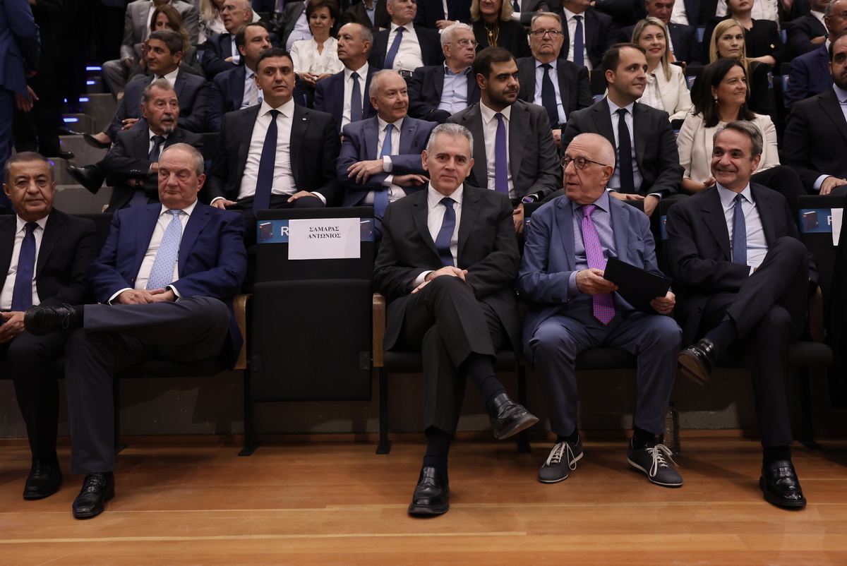Μια άδεια καρέκλα για τον Αντώνη Σαμαρά