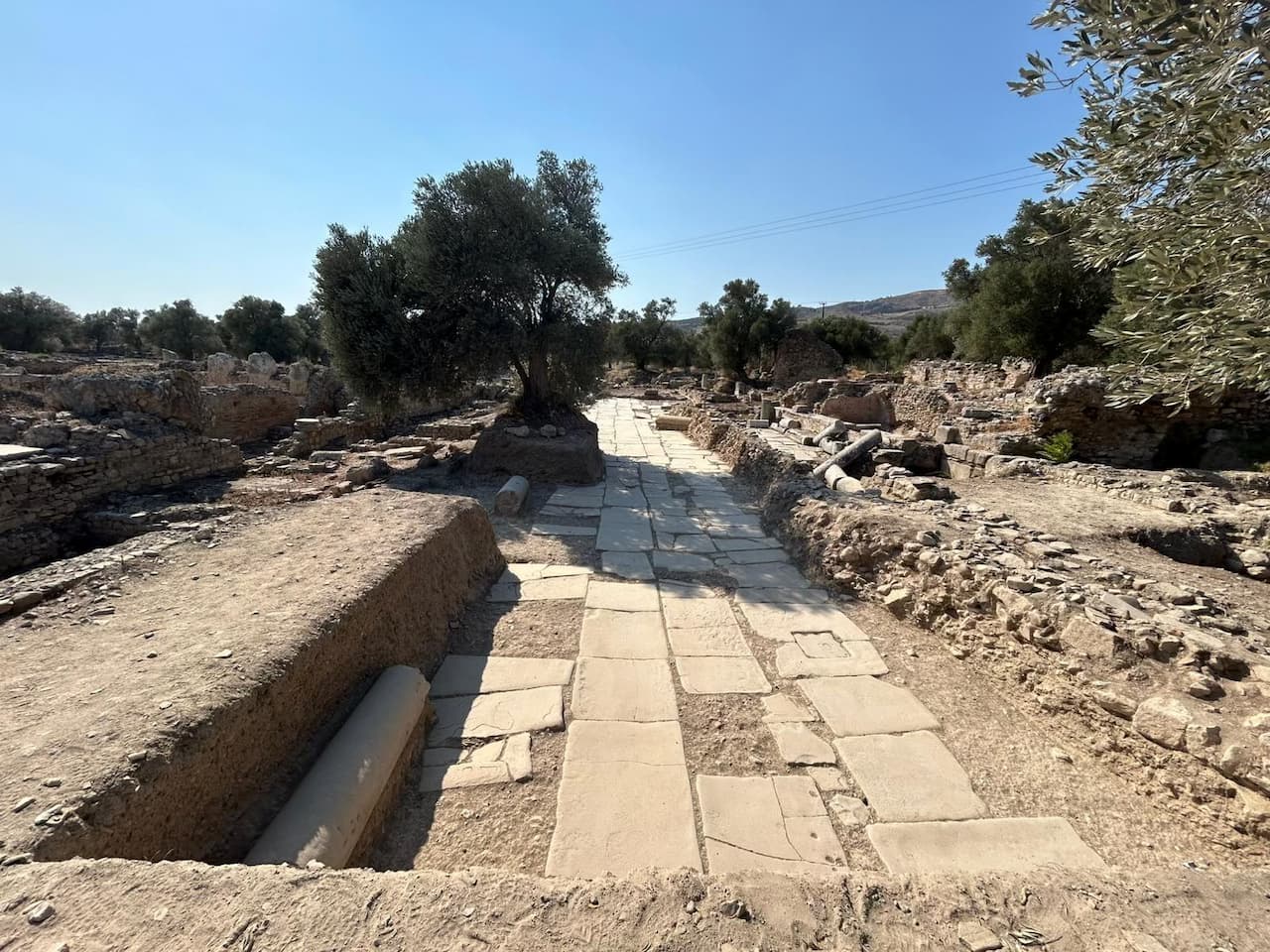 Ο πλακόστρωτος κύριος άξονας της πόλης