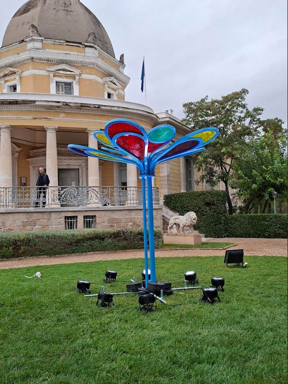 To πολύχρωμο λουλούδι της Εμιλυς Βαφειά