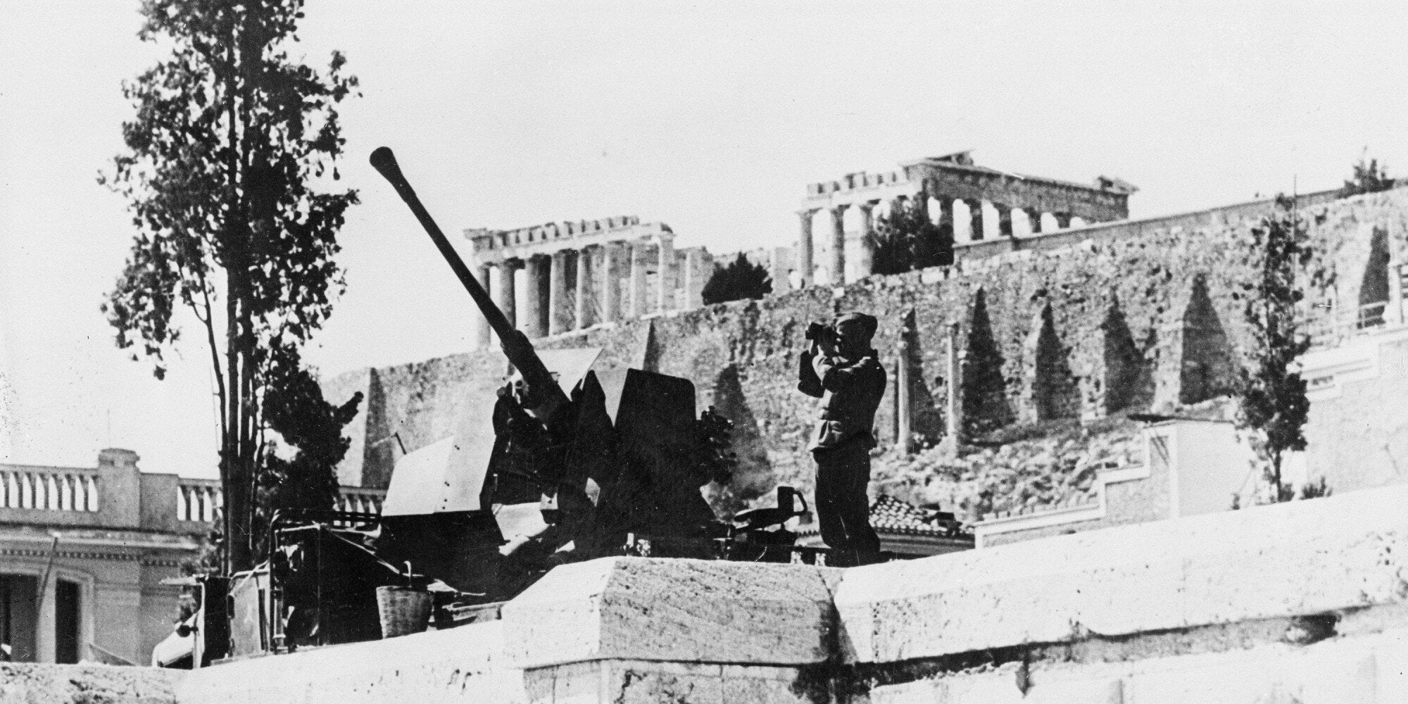 Αντιεροπορικό εγκατεστημένο στην νότια πλευρά του βράχου