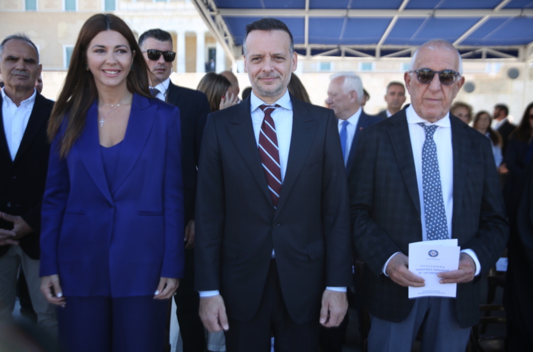 Η υπουργός Παιδείας, Σοφία Ζαχαράκη (Α), ο δήμαρχος Αθηναίων, Χάρης Δούκας(Κ) και ο πρόεδρος της Βουλής, ΝΙκήτας Κακλαμάνης(Δ) παρακολουθούν τη μαθητική παρέλαση για την επετείο της 28ης Οκτωβρίου, Αθήνα, Τρίτη 28 Οκτωβρίου 2025 ΑΠΕ-ΜΠΕ/ΑΛΕΞΑΝΔΡΟΣ ΜΠΕΛΤΕΣ