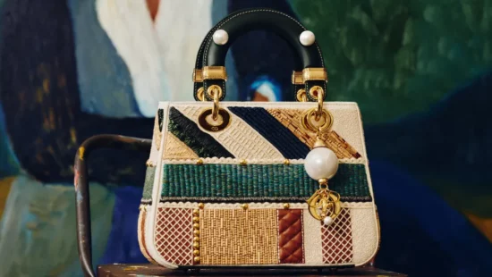 Dior: Το Lady Art Project γιορτάζει τα 10 του χρόνια σχεδιάζοντας ξανά την τσάντα της πριγκίπισσας Νταϊάνα