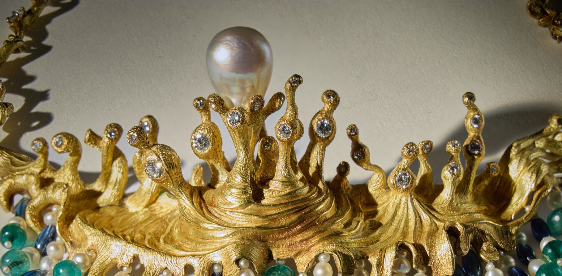 «Το περιδέραιο της στροβιλιζόμενης θάλασσας», έργο του Σαλβαδόρ Νταλί (λεμπτομέρεια)