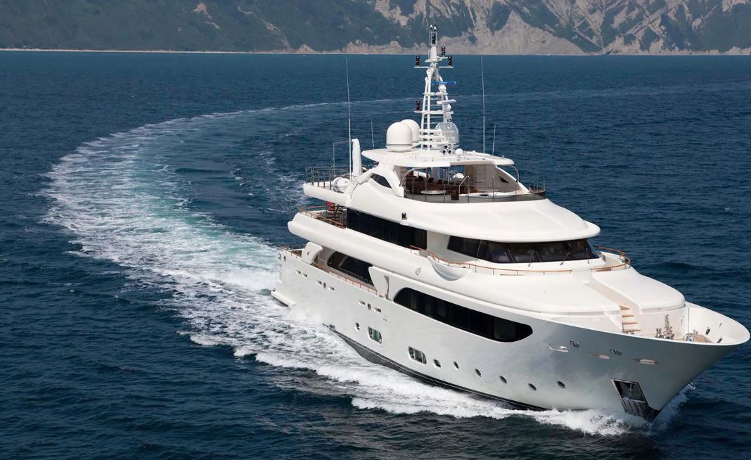 Το πολυτελές γιοτ Enchantment, μήκους 43 μέτρων, το περασμένο καλοκαίρι είχε βγει προς πώληση αντί 10,9 εκατ. ευρώ