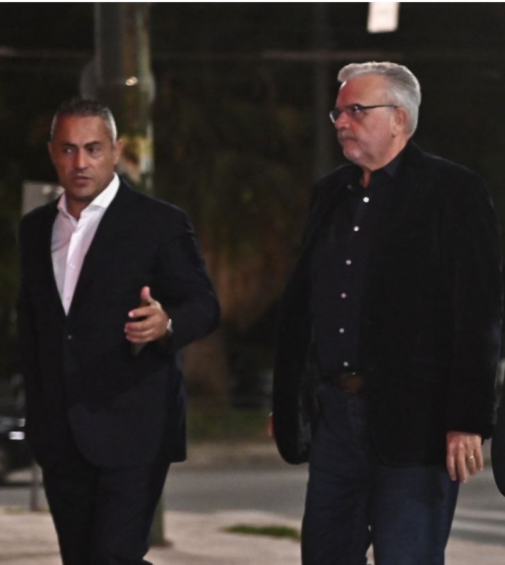 O CEO της Πειραιώς, Χρήστος Μεγάλου και δίπλα του ο εκατομμυριούχος Τζον Χριστοδούλου