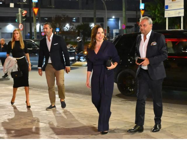 H Ολγα Κεφαλογιάννη με τον σύνοδό της