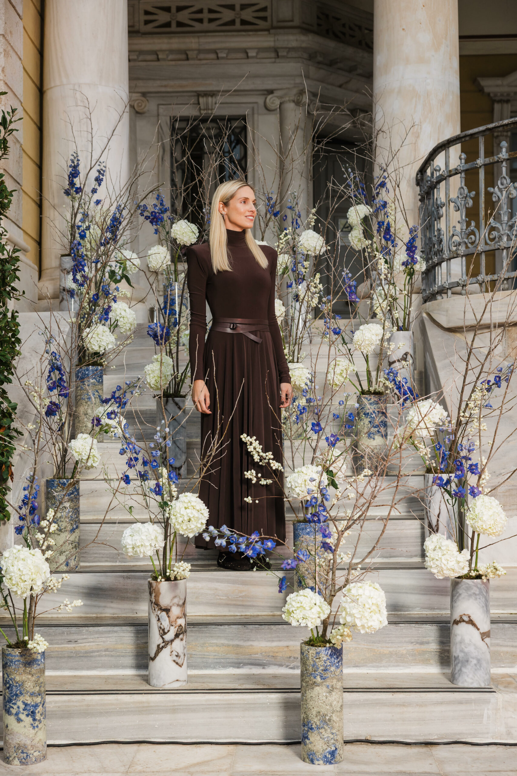 Η κα Έμιλυ Βαφειά στα εγκαίνια από τη νέα έκθεσή της με τίτλο «Στοιχεία».