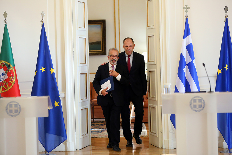 Ο ΥΠΕΞ Γιώργος Γεραπετρίτης και ο ΥΠΕΞ της Πορτογαλίας, Paulo Rangel. Πηγή: ΑΠΕ-ΜΠΕ