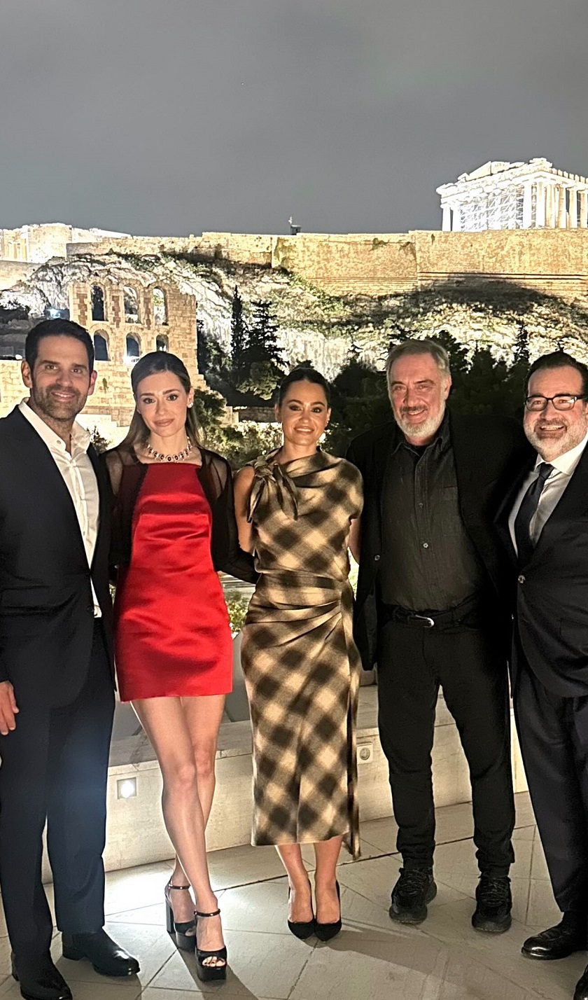 Αριστερά ο Έρικ Βασιλάτος με τη σύζυγό του, Δήμητρα και δεξιά ο εφοπλιστής, Νίκος Τσάκος