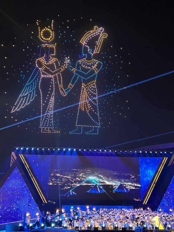 Εντυπωσιακές εικόνες στον ουρανό του Καΐρου